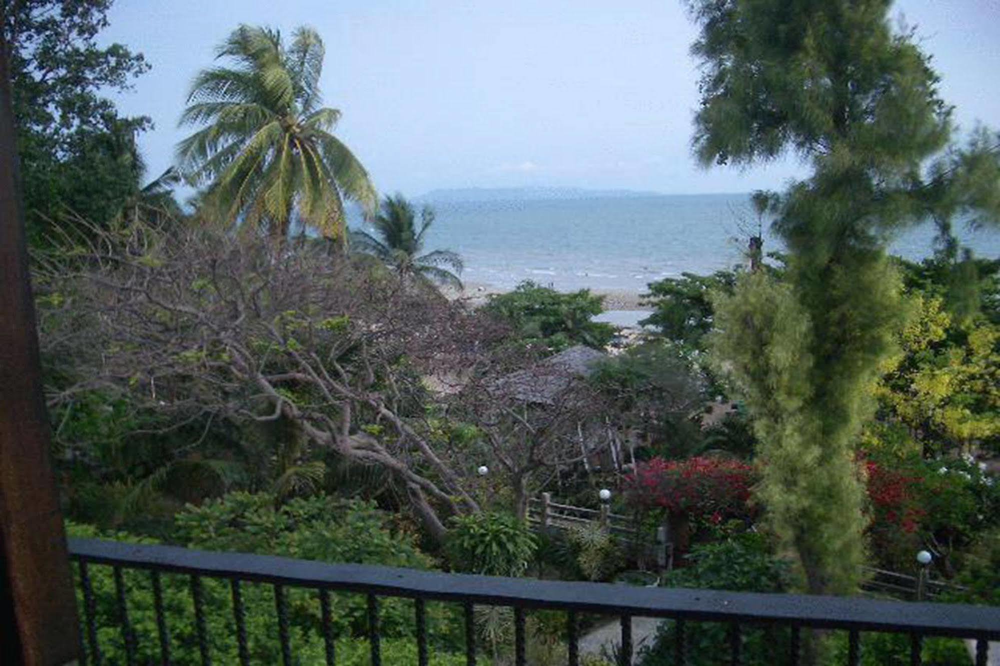 Momchailai Pattaya Retreat Exterior photo